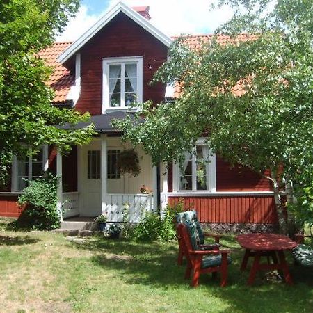 Karlstugan Cottage Vimmerby Eksteriør billede